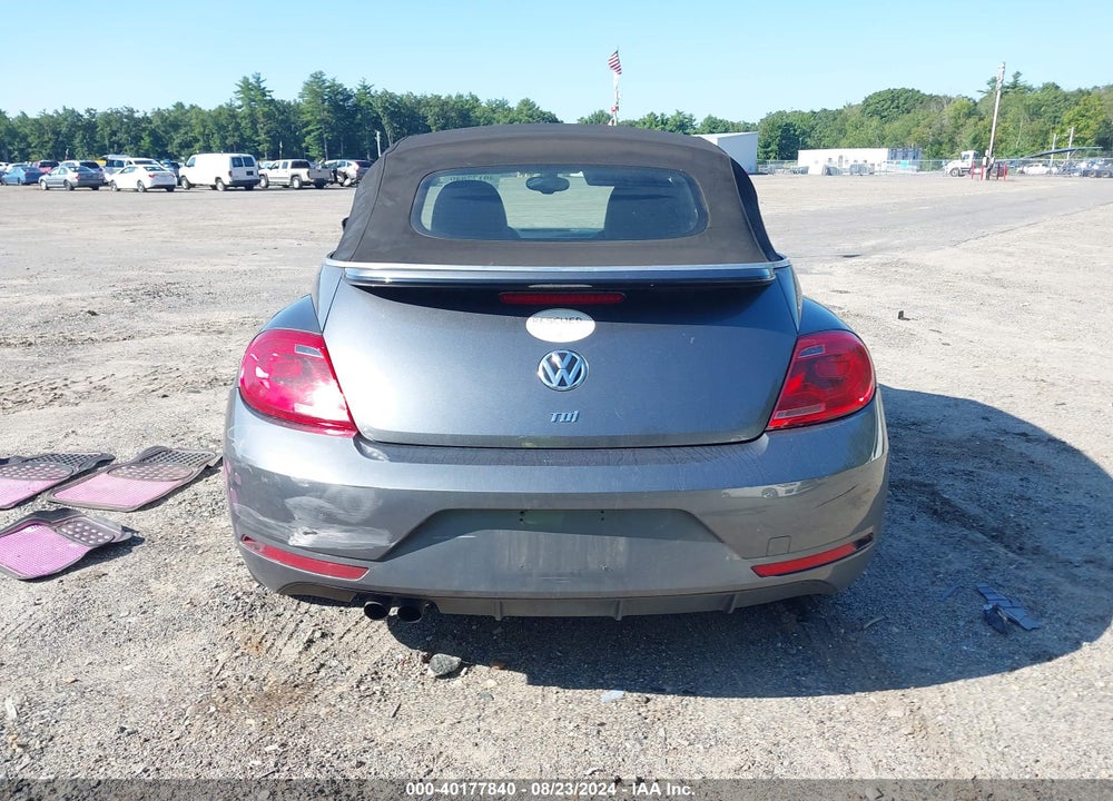 2014 VOLKSWAGEN BEETLE 2.0L TDI VIN: 3VW5L7AT7EM817613