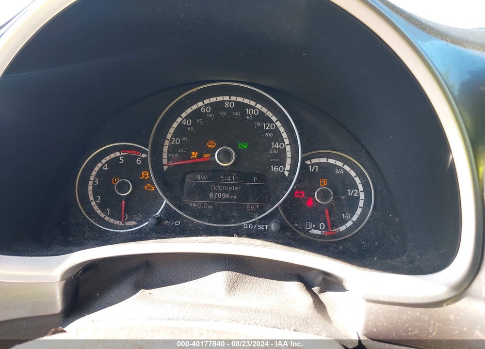 2014 VOLKSWAGEN BEETLE 2.0L TDI VIN: 3VW5L7AT7EM817613