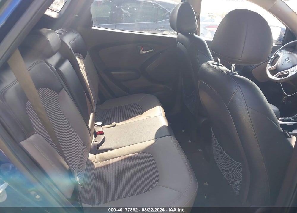 2011 HYUNDAI TUCSON VIN: KM8JU3AC0BU262112