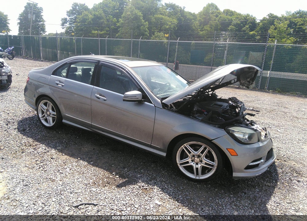 2011 MERCEDES-BENZ C 300 LUXURY/SPORT VIN: WDDGF5EB3BR140178