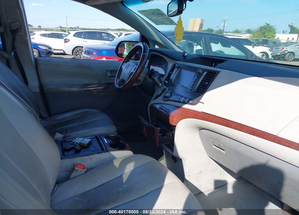 2011 TOYOTA SIENNA XLE V6 VIN: 5TDYK3DC2BS102063