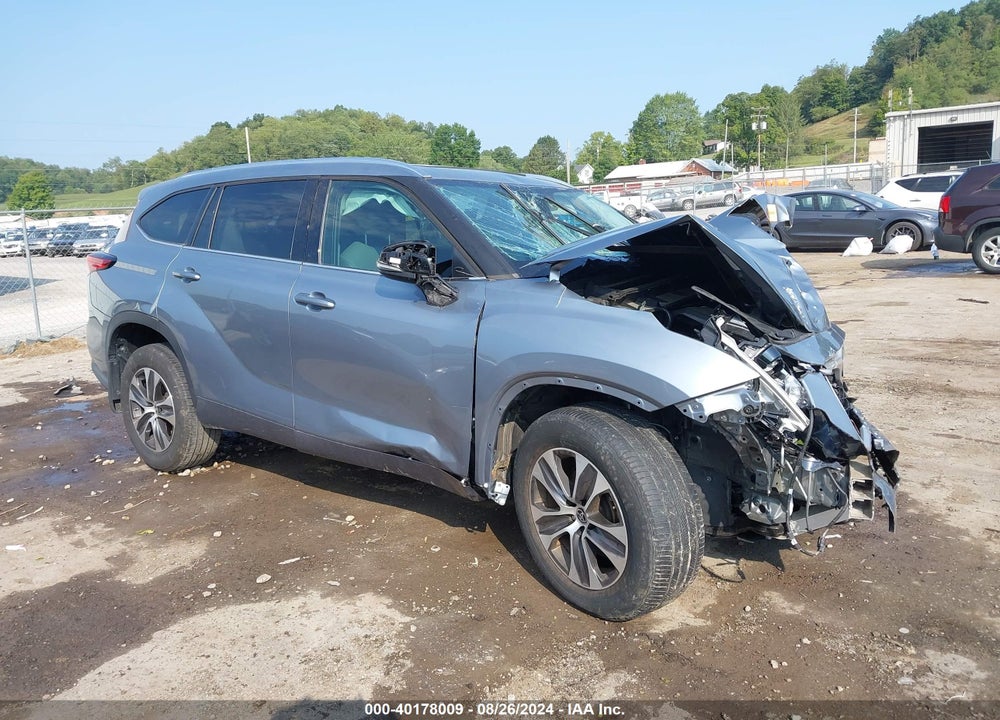 2021 TOYOTA HIGHLANDER XLE VIN: 5TDGZRBH4MS117403