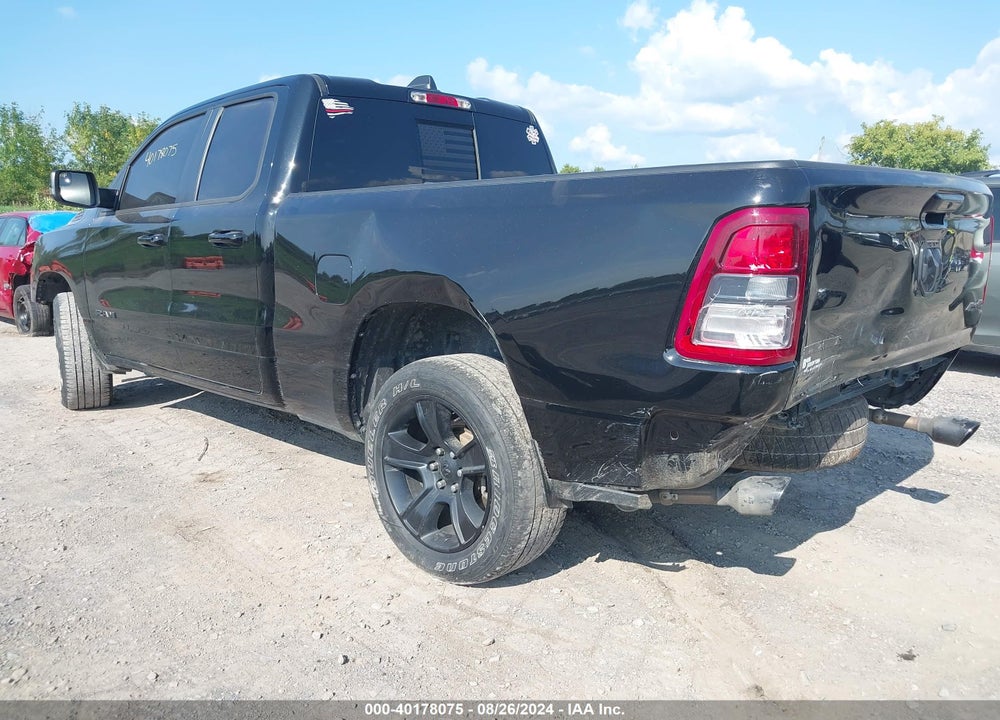 2022 RAM 1500 BIG HORN QUAD CAB 4X4 6'4 BOX VIN: 1C6SRFBT5NN163043
