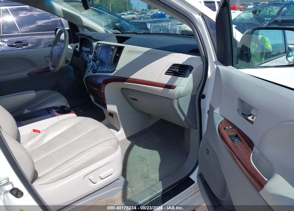 2013 TOYOTA SIENNA LIMITED V6 7 PASSENGER/XLE V6 7 PASSENGER AUTO ACCESS SEAT/XLE V6 8 PASSENGER VIN: 5TDYK3DC5DS322011