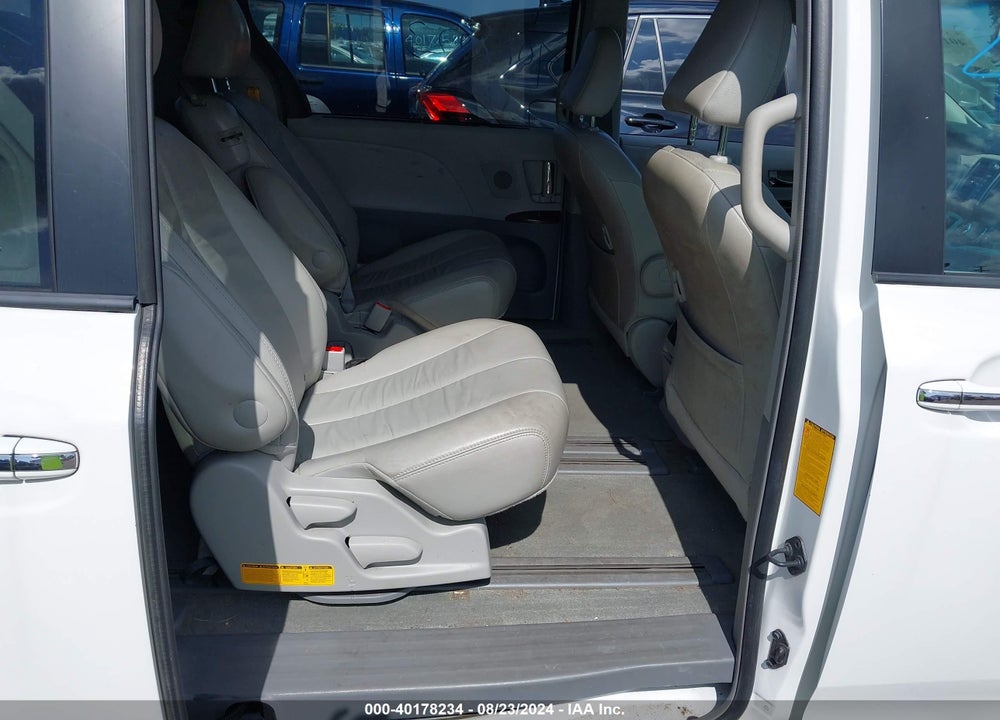 2013 TOYOTA SIENNA LIMITED V6 7 PASSENGER/XLE V6 7 PASSENGER AUTO ACCESS SEAT/XLE V6 8 PASSENGER VIN: 5TDYK3DC5DS322011