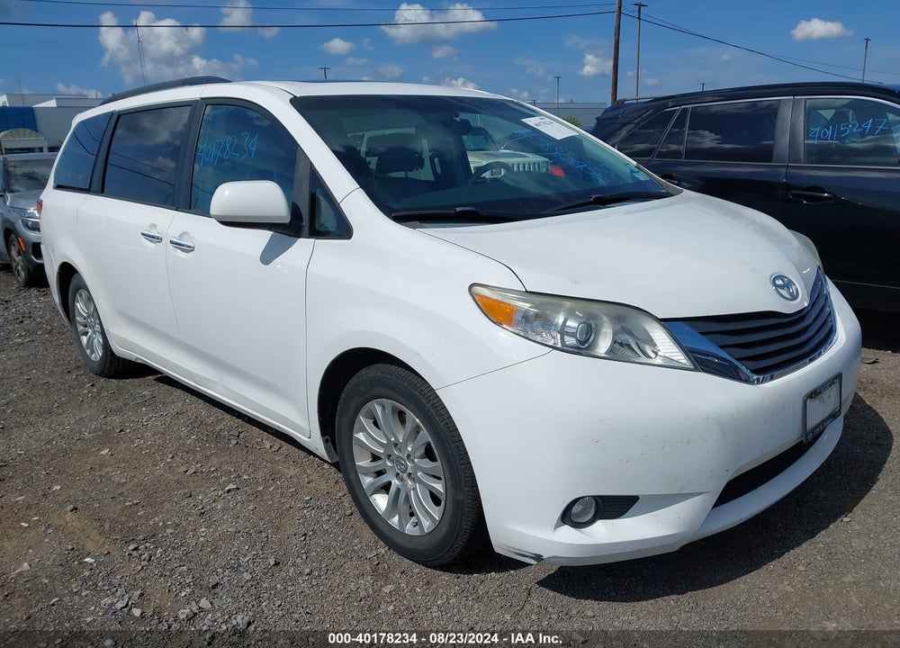 2013 TOYOTA SIENNA LIMITED V6 7 PASSENGER/XLE V6 7 PASSENGER AUTO ACCESS SEAT/XLE V6 8 PASSENGER VIN: 5TDYK3DC5DS322011