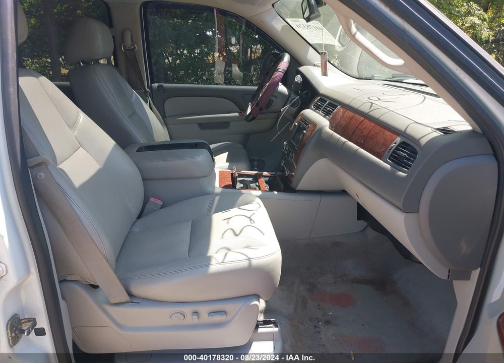 2011 CHEVROLET TAHOE LTZ VIN: 1GNSKCE03BR266857