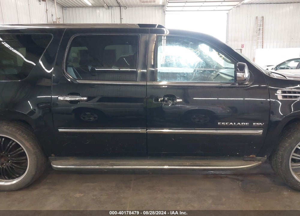 2013 CADILLAC ESCALADE ESV LUXURY VIN: 1GYS4HEF4DR152853