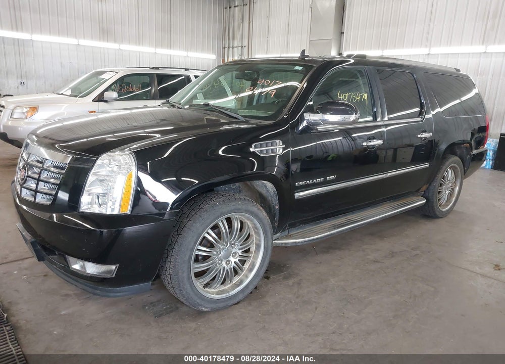 2013 CADILLAC ESCALADE ESV LUXURY VIN: 1GYS4HEF4DR152853