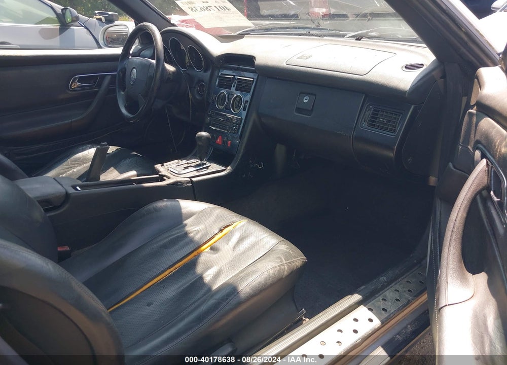 1998 MERCEDES-BENZ SLK 230 VIN: WDBKK47F7WF073567