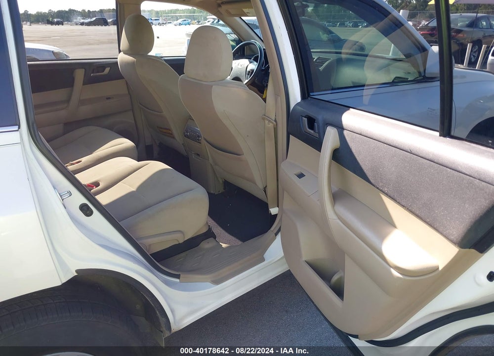 2011 TOYOTA HIGHLANDER BASE V6 VIN: 5TDZK3EHXBS035338