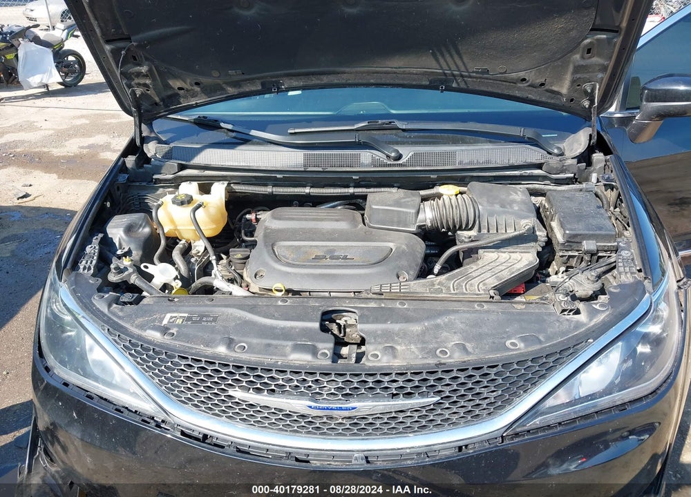 2019 CHRYSLER PACIFICA TOURING L VIN: 2C4RC1BG6KR748842