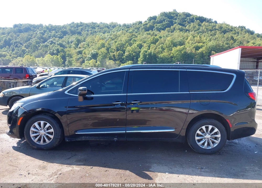 2019 CHRYSLER PACIFICA TOURING L VIN: 2C4RC1BG6KR748842