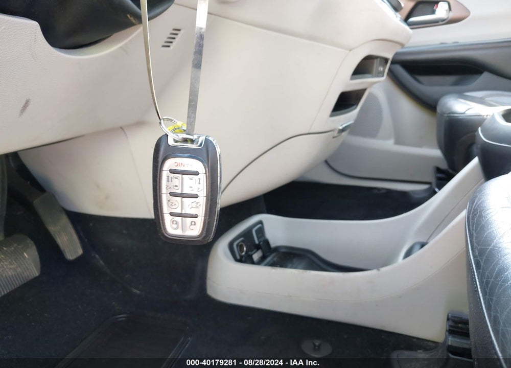 2019 CHRYSLER PACIFICA TOURING L VIN: 2C4RC1BG6KR748842