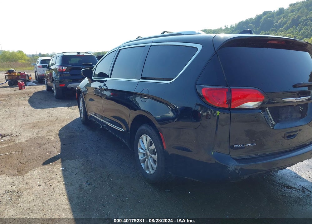 2019 CHRYSLER PACIFICA TOURING L VIN: 2C4RC1BG6KR748842