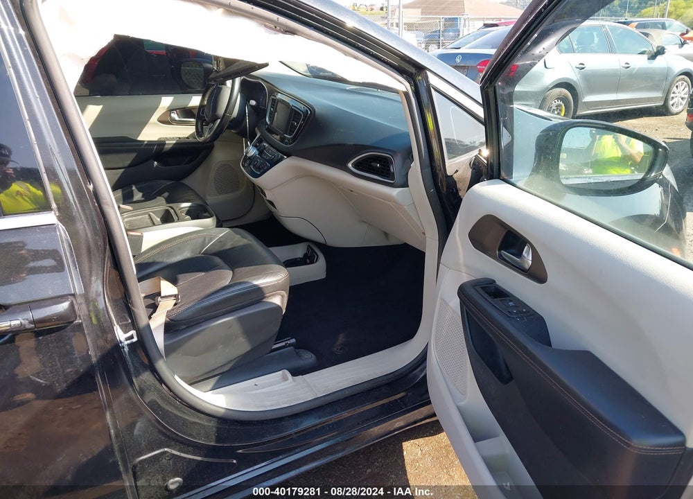 2019 CHRYSLER PACIFICA TOURING L VIN: 2C4RC1BG6KR748842