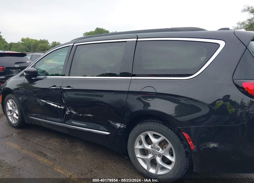 2017 CHRYSLER PACIFICA TOURING L VIN: 2C4RC1BG8HR777090