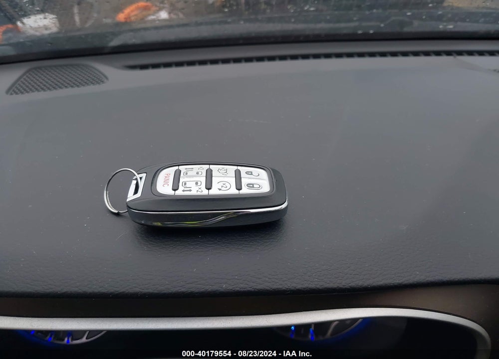 2017 CHRYSLER PACIFICA TOURING L VIN: 2C4RC1BG8HR777090