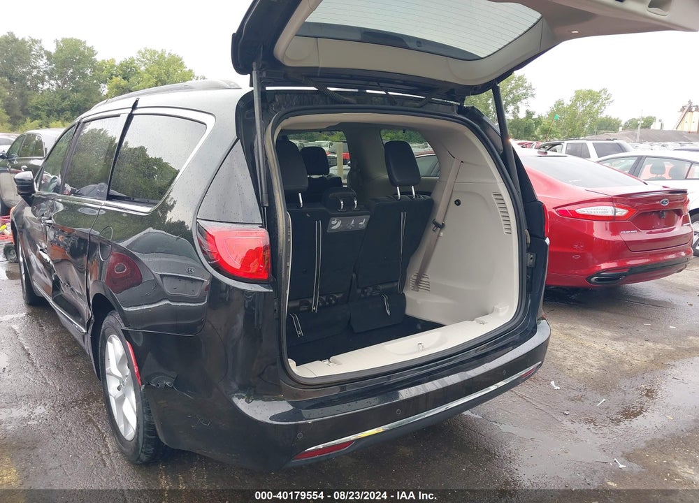 2017 CHRYSLER PACIFICA TOURING L VIN: 2C4RC1BG8HR777090