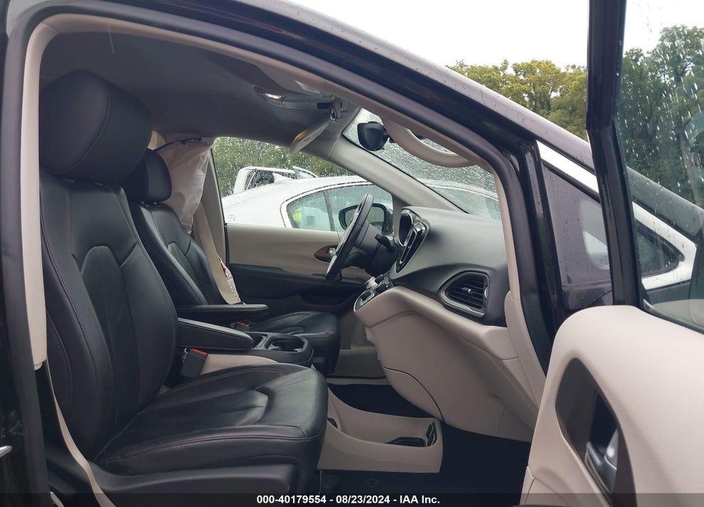 2017 CHRYSLER PACIFICA TOURING L VIN: 2C4RC1BG8HR777090