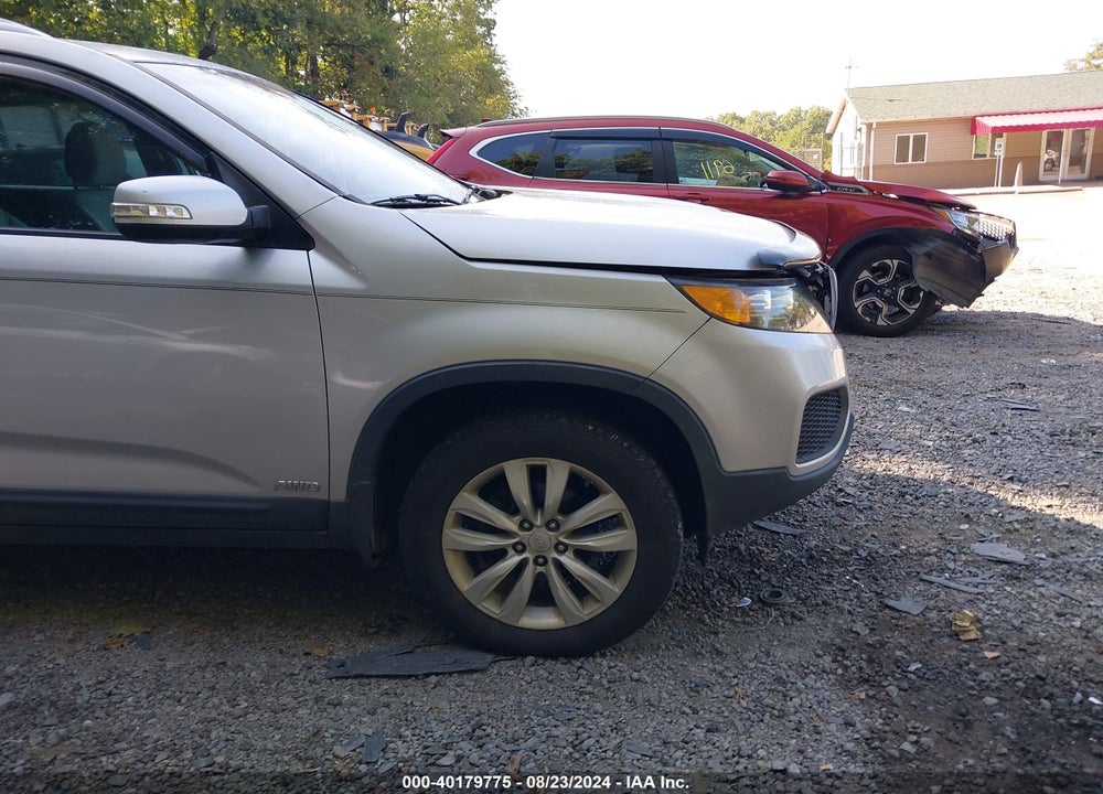 2011 KIA SORENTO LX V6 VIN: 5XYKTDA25BG073501