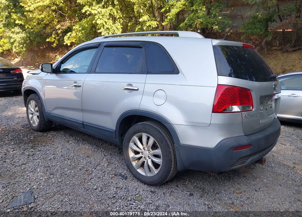 2011 KIA SORENTO LX V6 VIN: 5XYKTDA25BG073501