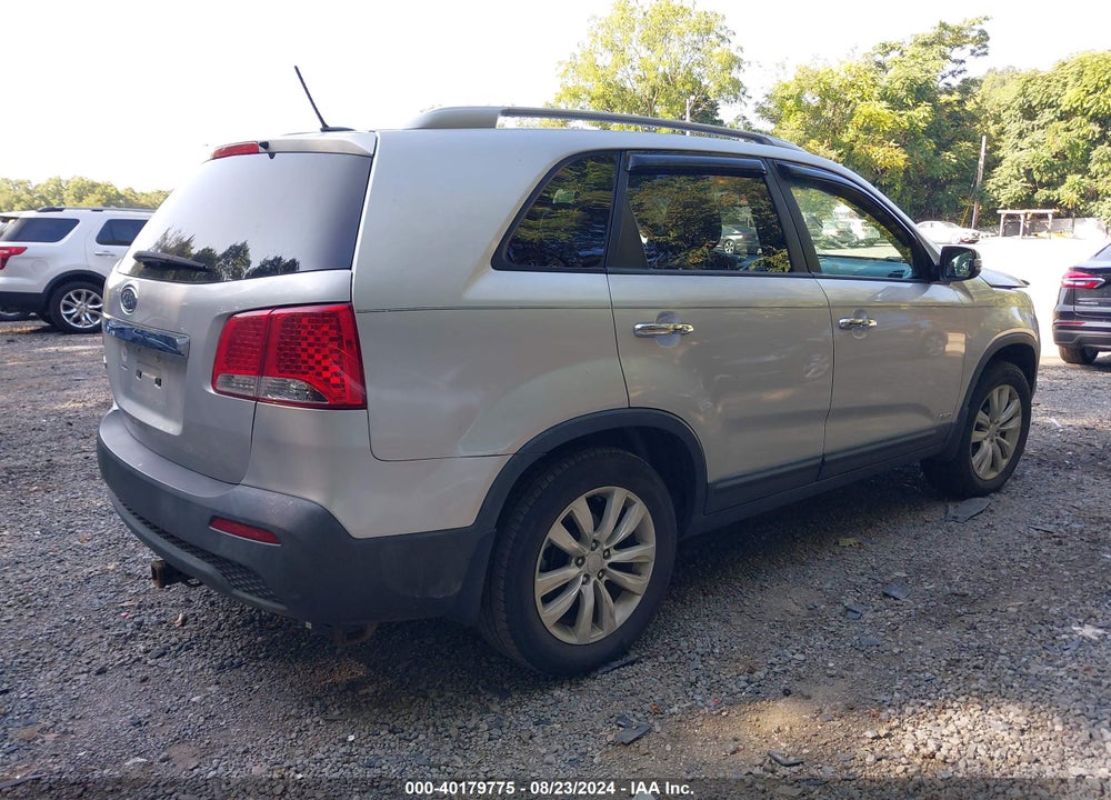 2011 KIA SORENTO LX V6 VIN: 5XYKTDA25BG073501