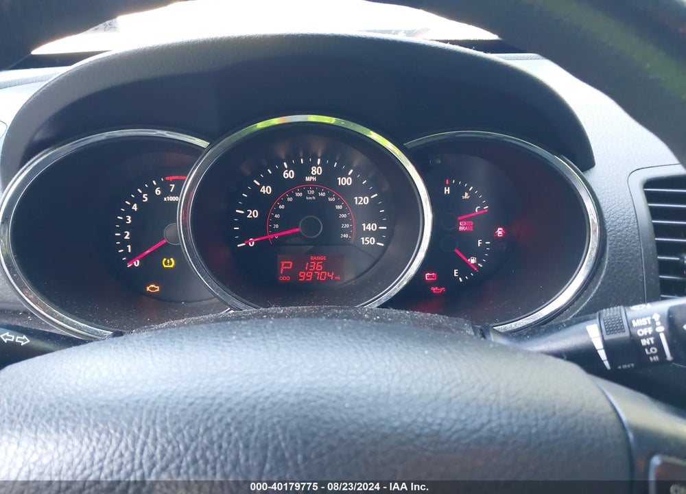 2011 KIA SORENTO LX V6 VIN: 5XYKTDA25BG073501