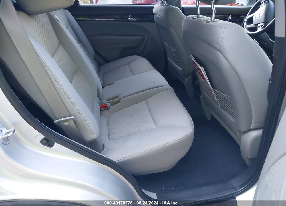 2011 KIA SORENTO LX V6 VIN: 5XYKTDA25BG073501