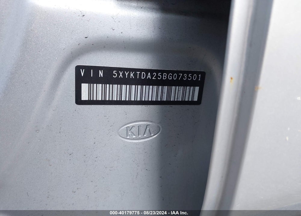 2011 KIA SORENTO LX V6 VIN: 5XYKTDA25BG073501