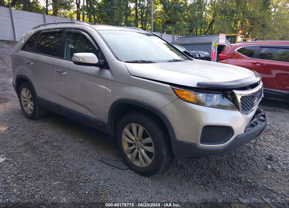 2011 KIA SORENTO LX V6 VIN: 5XYKTDA25BG073501