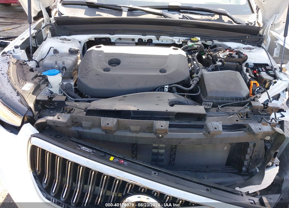 2024 VOLVO XC40 B5 PLUS BRIGHT THEME VIN: YV4L12UE3R2248561