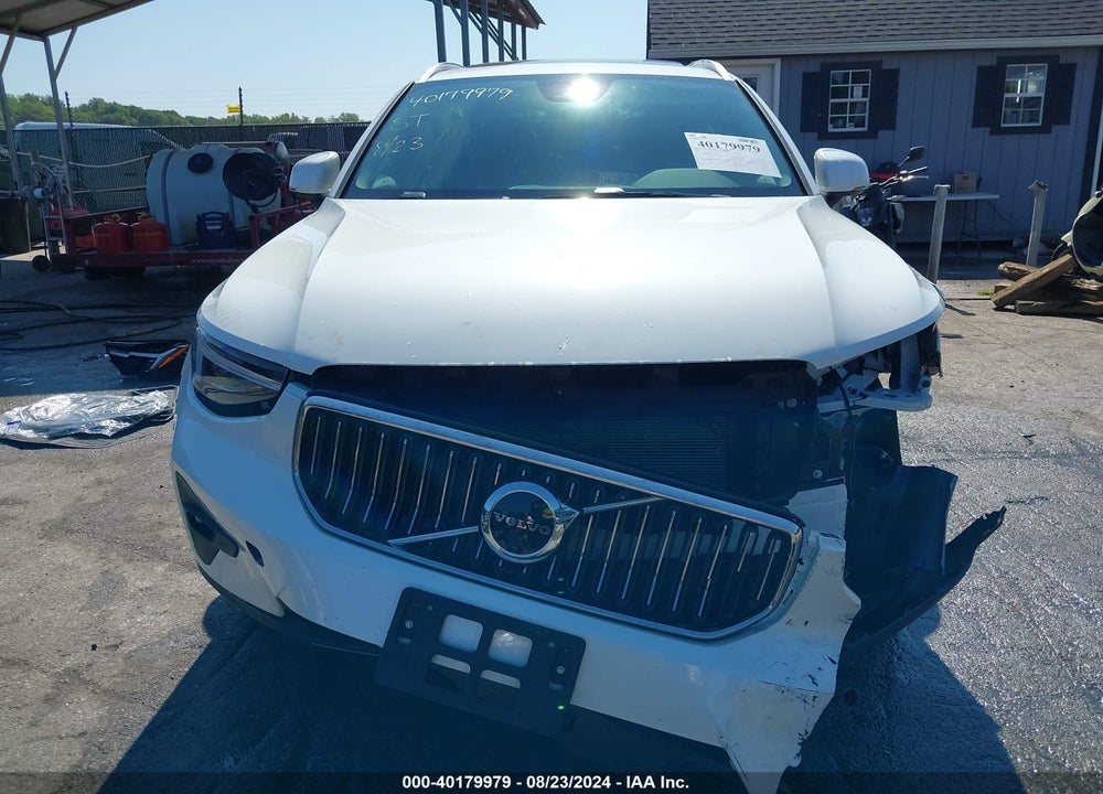 2024 VOLVO XC40 B5 PLUS BRIGHT THEME VIN: YV4L12UE3R2248561