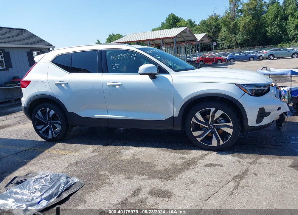 2024 VOLVO XC40 B5 PLUS BRIGHT THEME VIN: YV4L12UE3R2248561