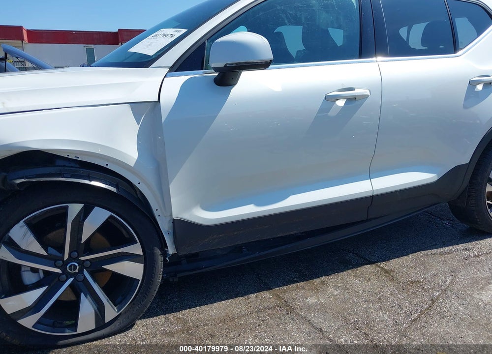 2024 VOLVO XC40 B5 PLUS BRIGHT THEME VIN: YV4L12UE3R2248561