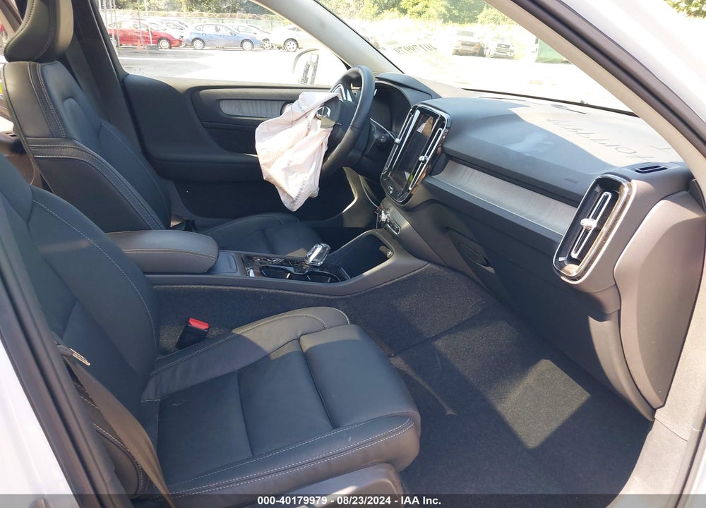 2024 VOLVO XC40 B5 PLUS BRIGHT THEME VIN: YV4L12UE3R2248561