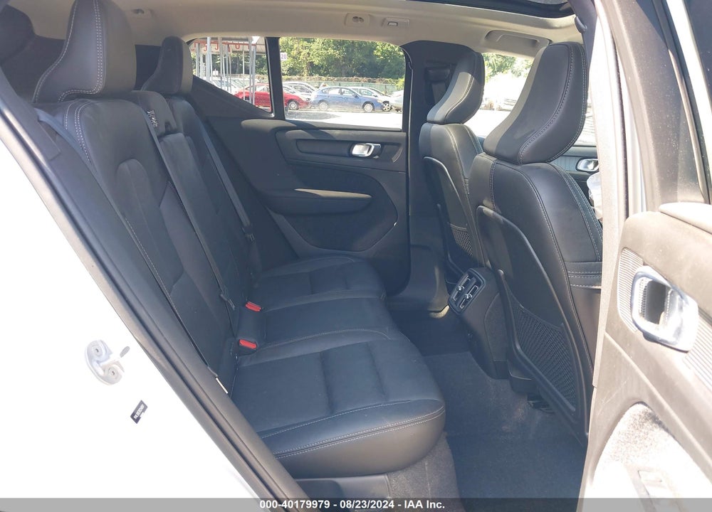 2024 VOLVO XC40 B5 PLUS BRIGHT THEME VIN: YV4L12UE3R2248561