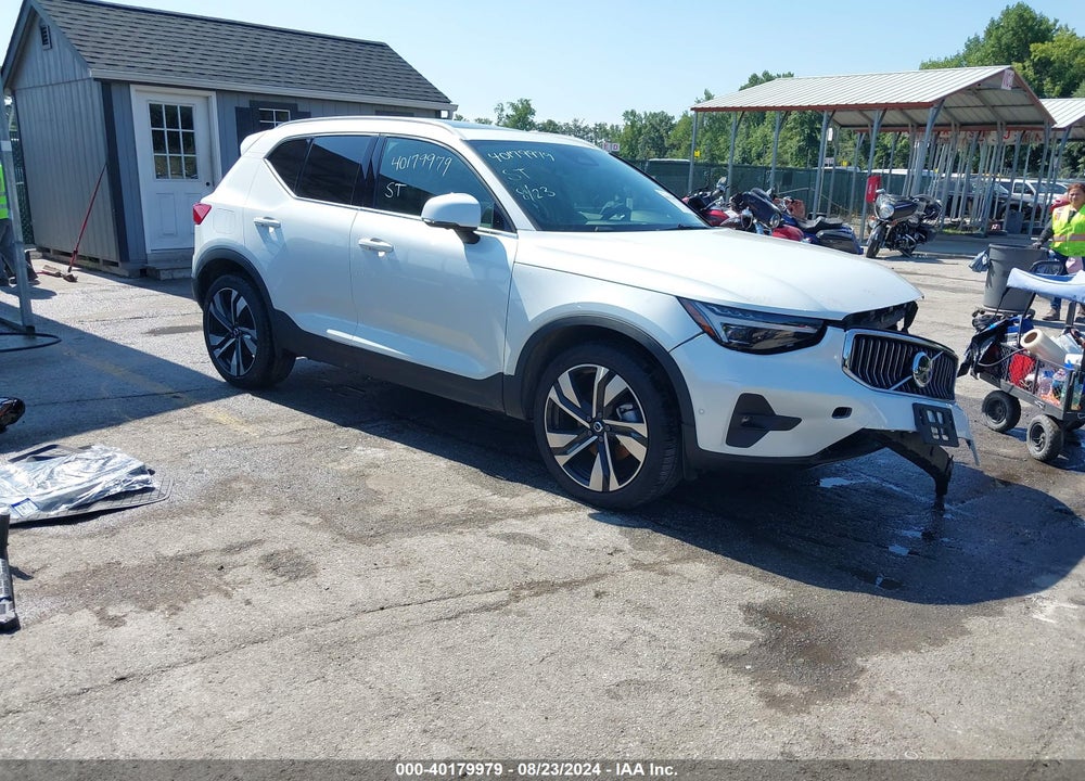 2024 VOLVO XC40 B5 PLUS BRIGHT THEME VIN: YV4L12UE3R2248561