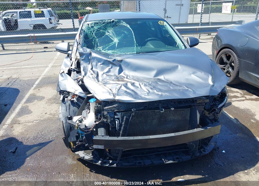 2018 HYUNDAI ELANTRA SEL VIN: 5NPD84LF4JH322310