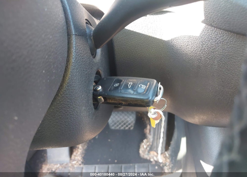 2015 VOLKSWAGEN TIGUAN S VIN: WVGBV7AX2FW104067