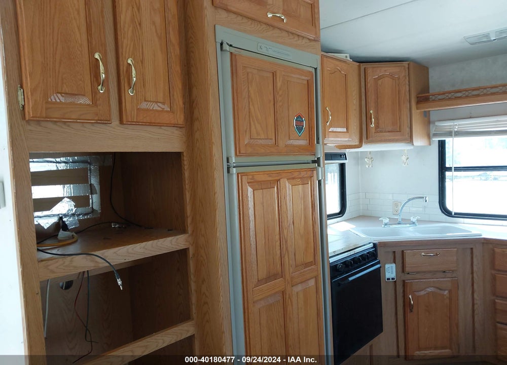 2000 KEYSTONE MONTANA VIN: 4YDF28521Y4052834