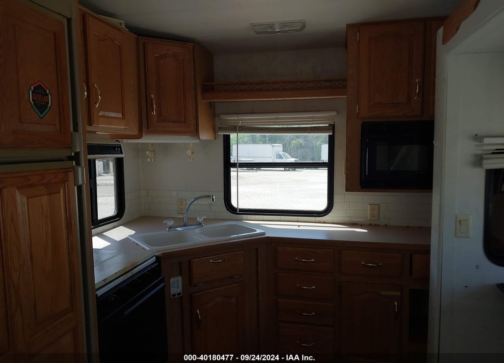 2000 KEYSTONE MONTANA VIN: 4YDF28521Y4052834