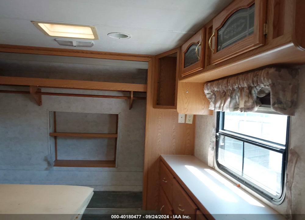 2000 KEYSTONE MONTANA VIN: 4YDF28521Y4052834