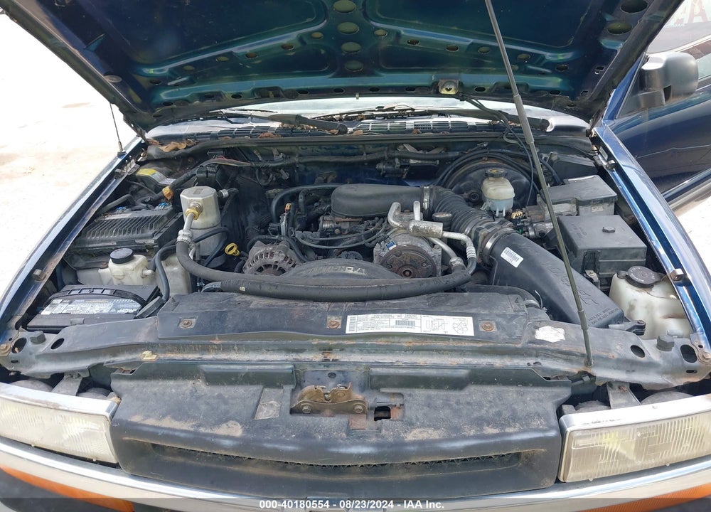 2000 CHEVROLET BLAZER LS VIN: 1GNDT13W8Y2244503