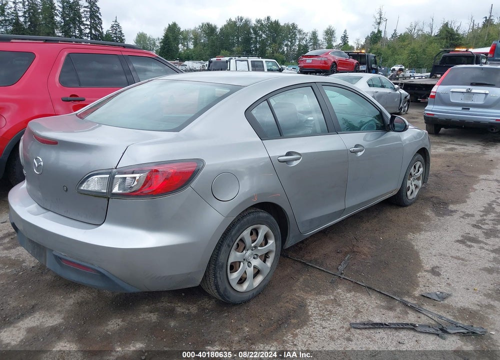 2011 MAZDA MAZDA3 VIN: JM1BL1UG7B1423006