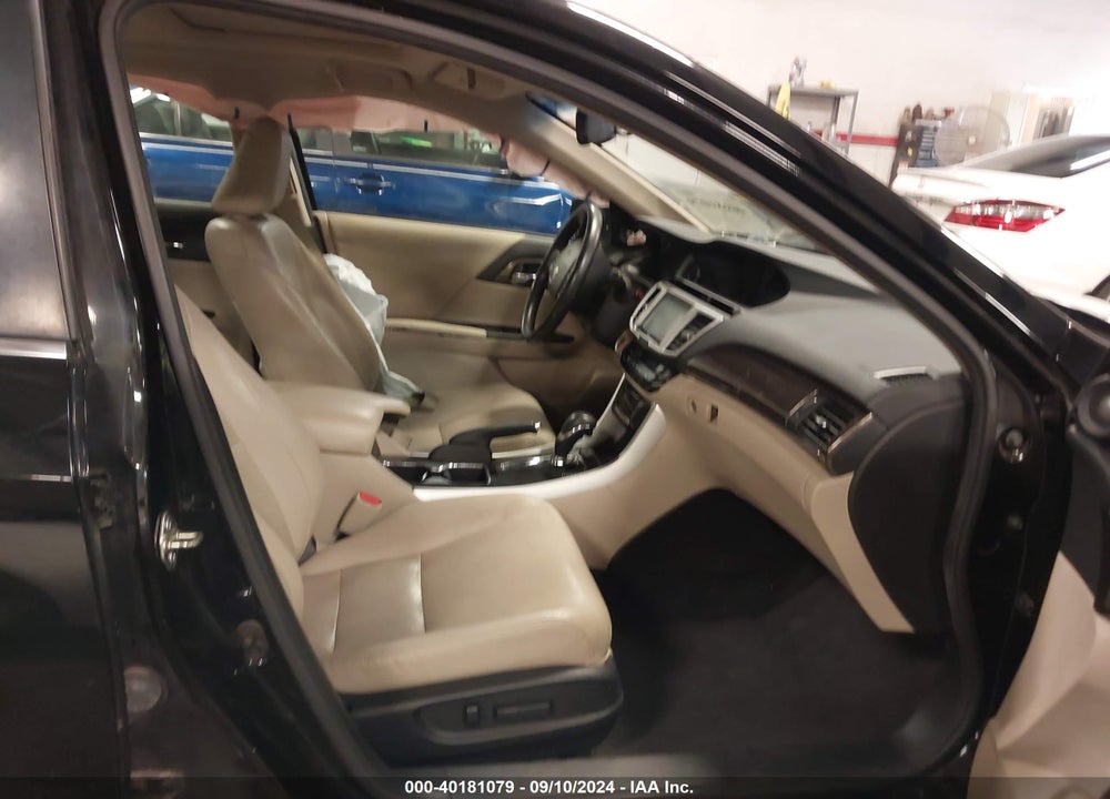 2017 HONDA ACCORD EX-L VIN: 1HGCR2F82HA068027