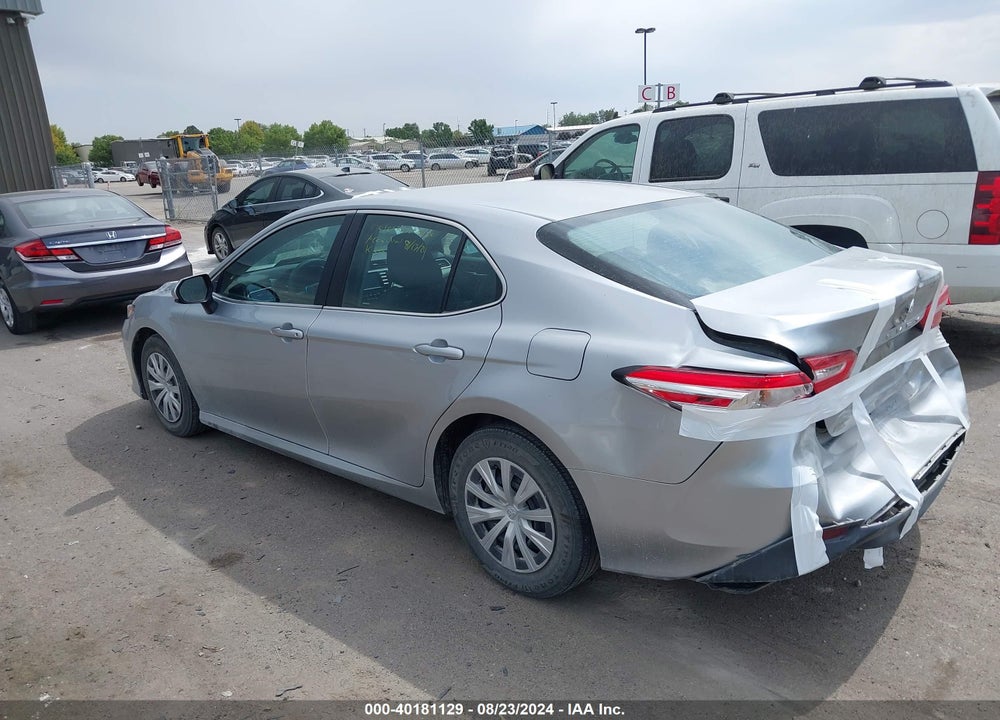 2018 TOYOTA CAMRY L VIN: 4T1B11HK2JU077931
