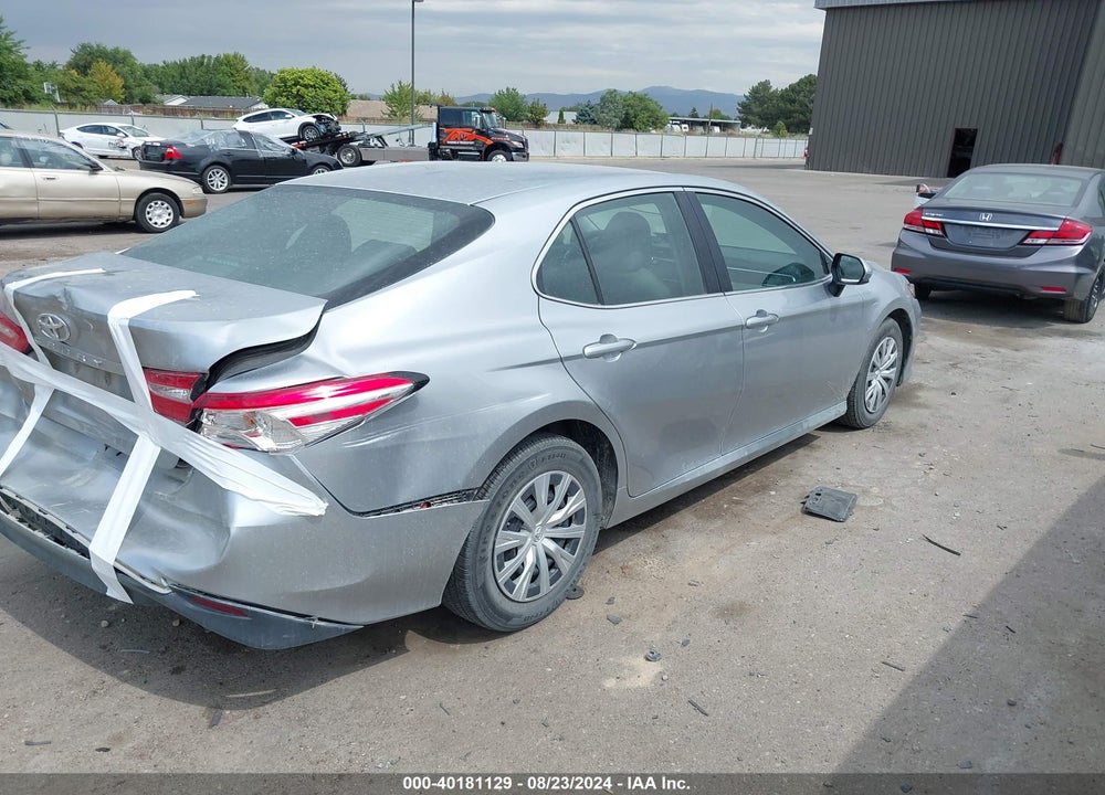 2018 TOYOTA CAMRY L VIN: 4T1B11HK2JU077931