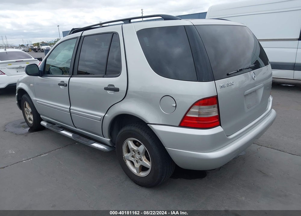 2000 MERCEDES-BENZ ML 320 VIN: 4JGAB54EXYA160423