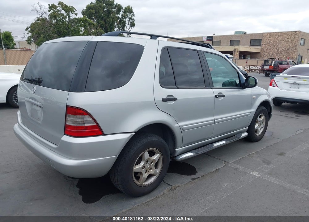 2000 MERCEDES-BENZ ML 320 VIN: 4JGAB54EXYA160423